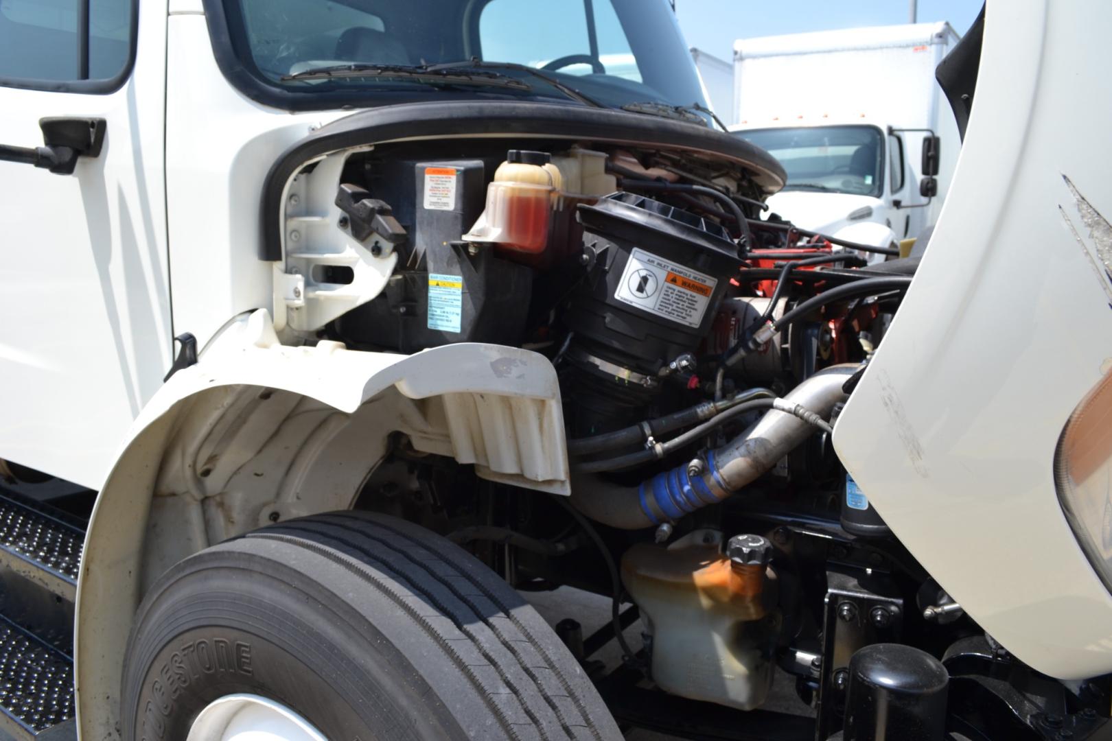 2017 WHITE /BLACK FREIGHTLINER M2-106 with an CUMMINS ISB 6.7L 220HP engine, ALLISON 2200RDS AUTOMATIC transmission, located at 9172 North Fwy, Houston, TX, 77037, (713) 910-6868, 29.887470, -95.411903 - Photo#11